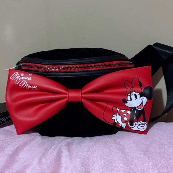 Sale! Loungefly Disney Minnie Mouse velvet Red Bow Fanny Pack new with tags - Picture 2 of 3